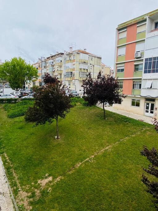 Modern 3 Bedroom Flat In Lisbon Exterior photo